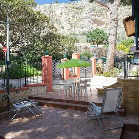 Guest house House Eraclea Mondello
