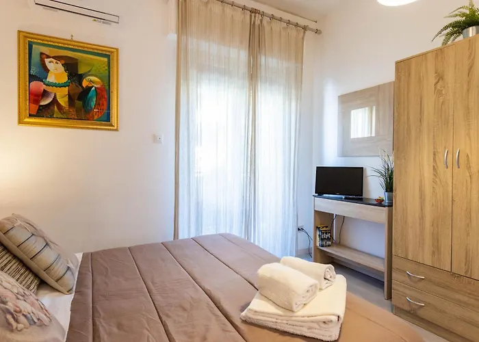 招待所 House Eraclea 3*