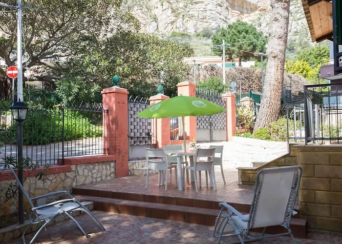 House Eraclea 招待所 3*